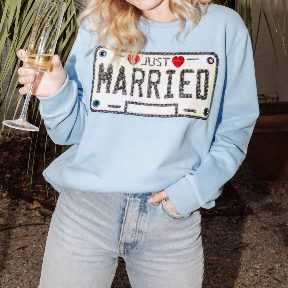 Queen Of Sparkles Just Married Sweatshirt in Powder Blue – Woman
